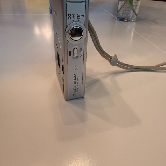 Canon PowerShot SD1000 Digital Elph 7.1 camera bundle - TESTED WORKING - Picture 7 of 16